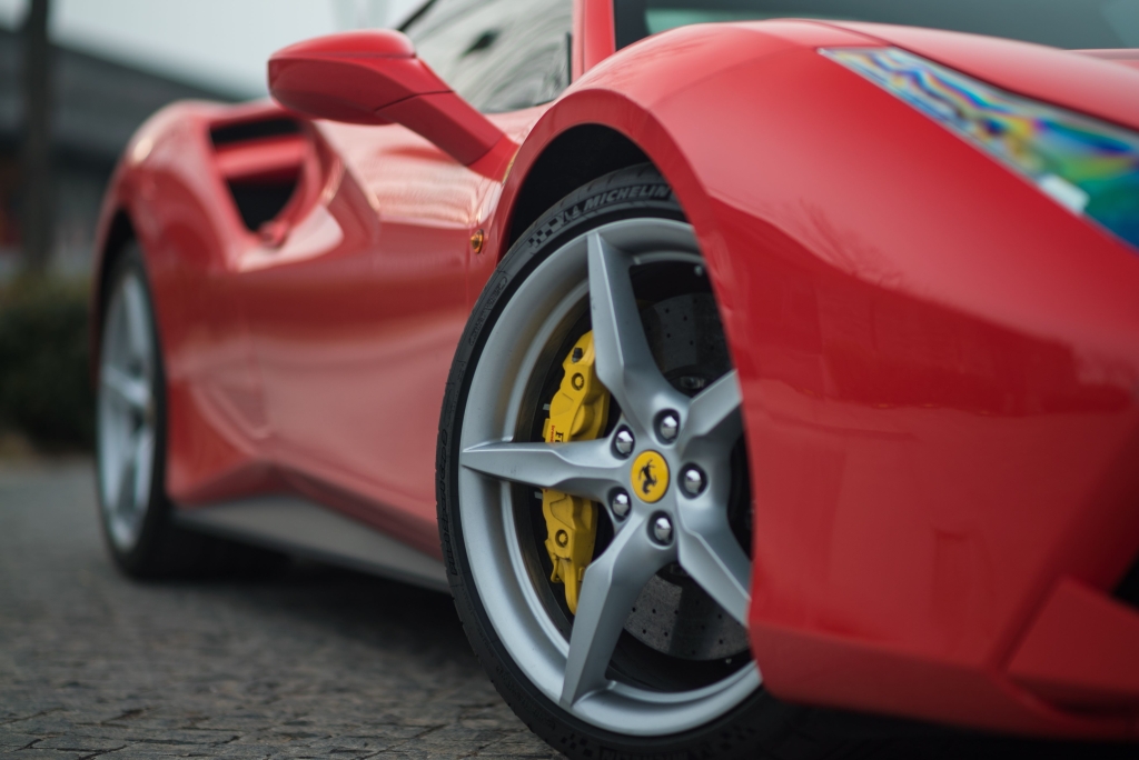 Ferrari pregătește intrarea într-o nouă eră odată cu lansarea primei sale mașini complet electrice